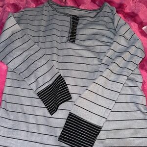Long sleeve back and grey tunic